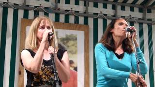 Plinn ton double  par Oona et Kristin  fest noz Carnac 24082013 [upl. by Cam121]