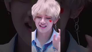 Tae✨ytshorts bts bighitoffical kpopidol viralvideo kimtaehyung [upl. by Adnilreh]