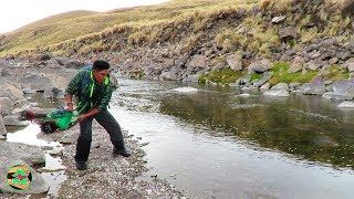 Pescador PESCA TRUCHAS DE RÍO  Pescando TRUCHAS CON ATARRAYA [upl. by Sirromaj268]