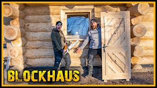 Das Blockhaus  Wie montiert man Fenster und Türen Part 8  Blockhütte Naturstammhaus Canadahaus [upl. by Eednac]