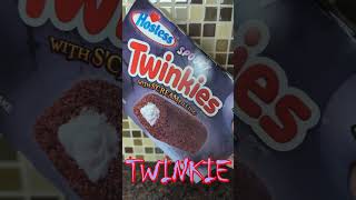 SILLY SNACK REVIEWS 427 👻 SPOOKY Twinkies [upl. by Ahselrac]