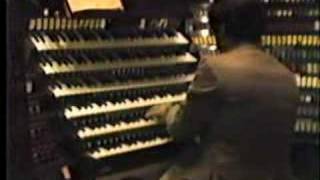 Keith Chapman plays the Bach Little Fugue at Wanamakers [upl. by Brawner500]