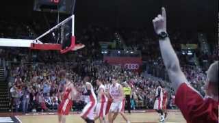 FC Bayern vs Brose Baskets Jared Homan Dunk [upl. by Llevart372]