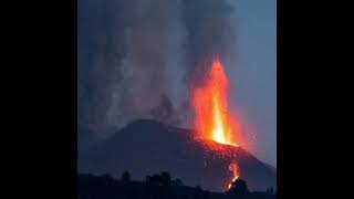 COMMENT DIFFÉRENCIER UN VOLCAN EFFUSIF ET EXPLOSIF [upl. by Tterab]