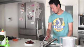 VIDEO RESPONSE runnyrunny999s Curry Flavored Chicken Wings カレー風味手羽先 [upl. by Mechelle307]