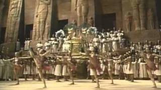 AIDA Metropolitan Opera Act 2Scene 2 Triumphal March Subt en Espanol [upl. by Idisahc]