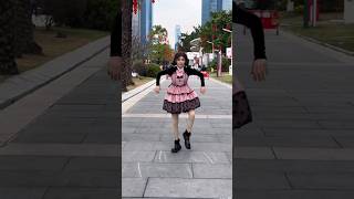 Robot or real girl dance ello pop dancer asian shorts [upl. by Monaco907]