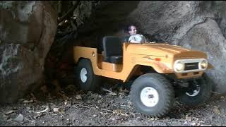 Scale Aventures Grotte Daumesnil Toyota FJ 40 [upl. by Aniretak]