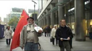 Auf der Prager Straße in Dresden mit der Fahne der Sowjetunion im Kapitalismus [upl. by Relyhcs699]