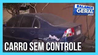 Motorista perde controle e atinge carros estacionados em ladeira de SP [upl. by Marcie284]