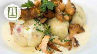 KartoffelSpeckknödel mit Pfifferlingen in Rahmsoße chefkoch [upl. by Schreck134]