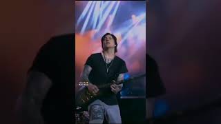 Synyster Gates Solo 🤘 avangedsevenfold synystergates shorts rock live solo [upl. by Ardied]