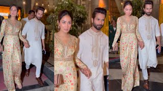 Shahid Kapoor Holding Hand Of Mira Kapoor Came At Friend Mehandi party in Mumbai [upl. by Amund]