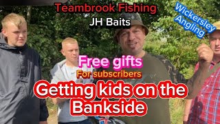 Aston ponds Sheffield getting kids on Banksidefishing anglinglife carpfishing [upl. by Tiebold]