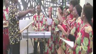 Louez Yahvé chantez • Chorale Africaine de la Sainte Famille • Zurich • Communion • 2010 [upl. by Earissed]