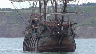 Sailing ship Andalucía runs aground entering Scarborough harbour for the Sea fest event [upl. by Nhepets]