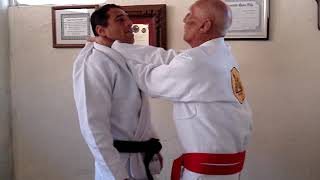 Grandmaster Helio Gracie choke  Estrangulamendo do Grande Mestre Helio Gracie Brazilian JiuJitsu [upl. by Bourgeois]