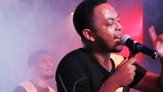 Dibekulu  Ayenema Wedajish live at H2o New Ethiopian Music Official HD Music Video [upl. by Syverson]