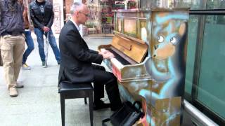 Piano at Saint Pancras impro Coldplay and Radiohead [upl. by Jean-Claude]