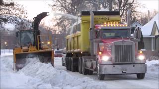 Opération de déneigement à Montréal [upl. by Tut609]