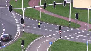 Politie studenten regelen het verkeer Capelseplein Capelle aan den IJssel [upl. by Ecinaj]