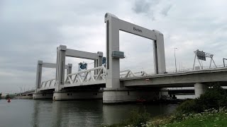 Grootste hefbrug ter wereld  Botlekbrug  Rotterdam Hoogvliet 2015 [upl. by Saxela]