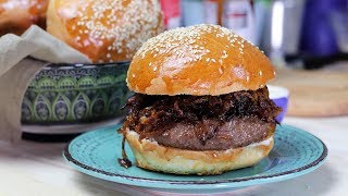 HAMBURGER CU CEAPĂ CARAMELIZATĂ  Bucătar Maniac [upl. by Bohi]