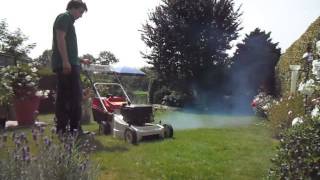 Gutbrod RasenmäherLawn mower smokey cold startKaltstart [upl. by Creight396]