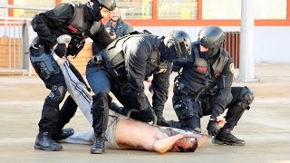 Simulacro intervención policial con perros [upl. by Omrellig478]