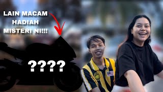 FAIQ FREESTYLE BELI HADIAH MISTERI UNTUK ISTERI [upl. by Niggem]