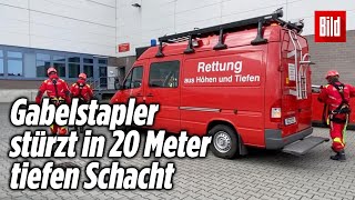 Arbeiter stürzt mit Gabelstapler in offenen Fahrstuhlschacht  Berlin [upl. by Leftwich756]