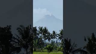 Penampakan Gunung Merapi Siang Hari Saat Cuaca Cerah [upl. by Wrightson]