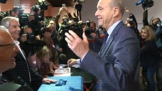 Primaire de la droite Alain Juppé vote à Bordeaux [upl. by Bovill487]