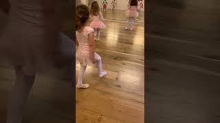 Gare à nous  Gaëtan  Danse écoles maternelle et primaire [upl. by Markiv69]