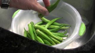 Quiabo sem baba  How to Keep Okra from Getting Slimy [upl. by Rizas]