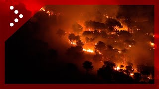 Squadre antincendio al lavoro a Castellammare del Golfo su vasto incendio alimentato dallo scirocco [upl. by Reldnahc]