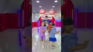 Đọ chiều cao cùng lớp Kid Dance Thầy Huy nào  Trend tắt đèn Douyin  Follow Me [upl. by Stenger600]