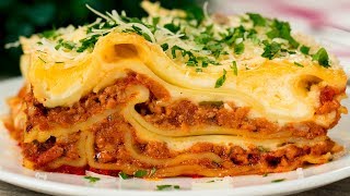 Lasagne z mielonym mięsem i sosem Beszamelowym  klasyczny przepis  SmacznyTV [upl. by Leonteen24]