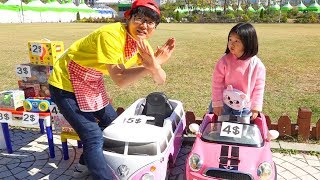 Boram helps wash the car buy a toy [upl. by Ajiam]